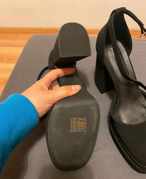 Butki nowe z pudełkiem na wysokim obcasie DeeZee