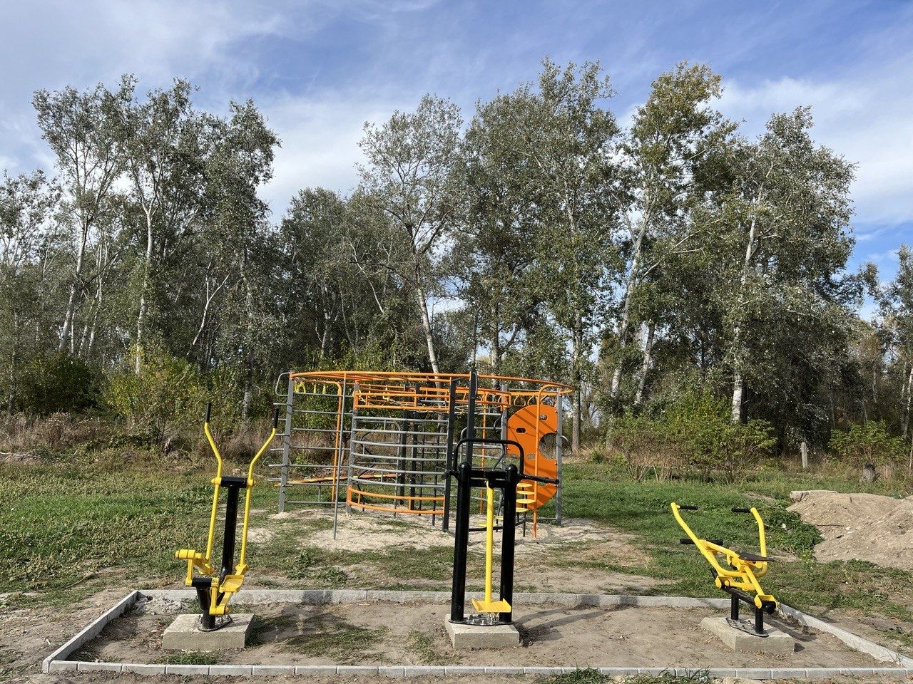 Новий будинок. Поруч центр та зона відпочинку. Виписуємо документи.