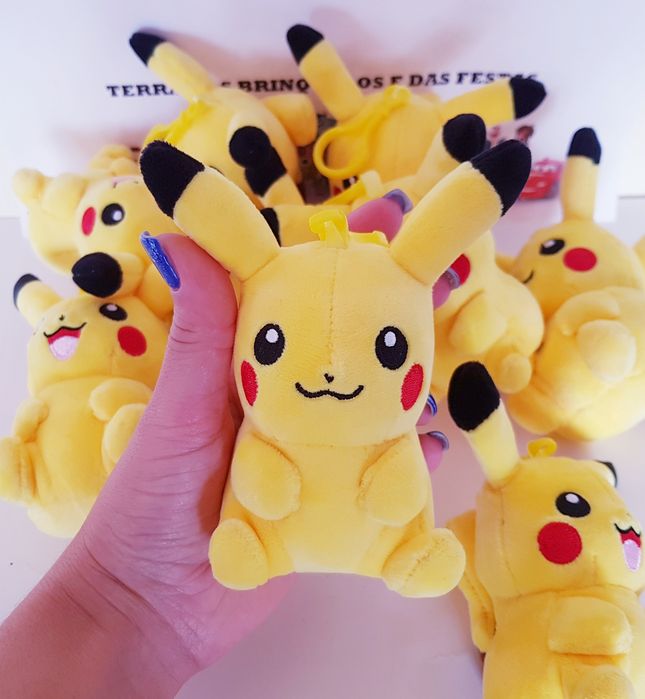 1 Peluche/Porta-Chaves Pikachu (Portes Incluidos)