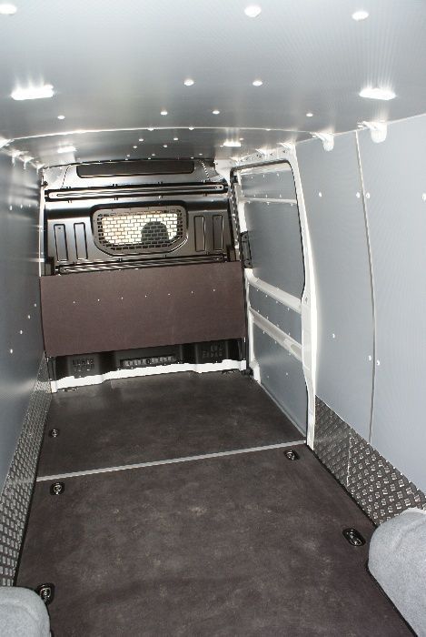 Lekka zabudowa busa z szarego plastiku do samochodu VW Crafter L4H2