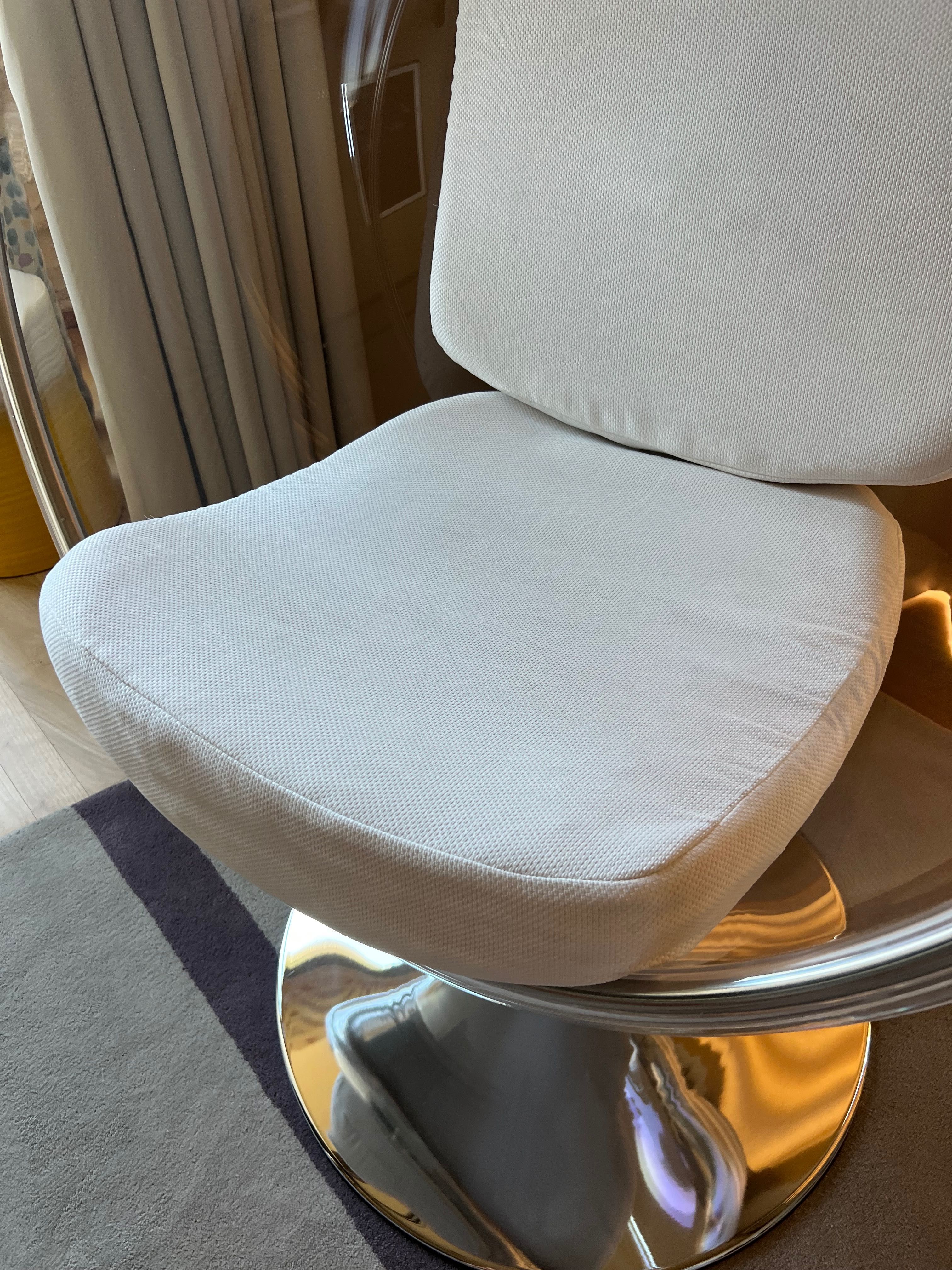Cadeira suspensa acrílico Hanging egg chair with stand Eero Aarnio