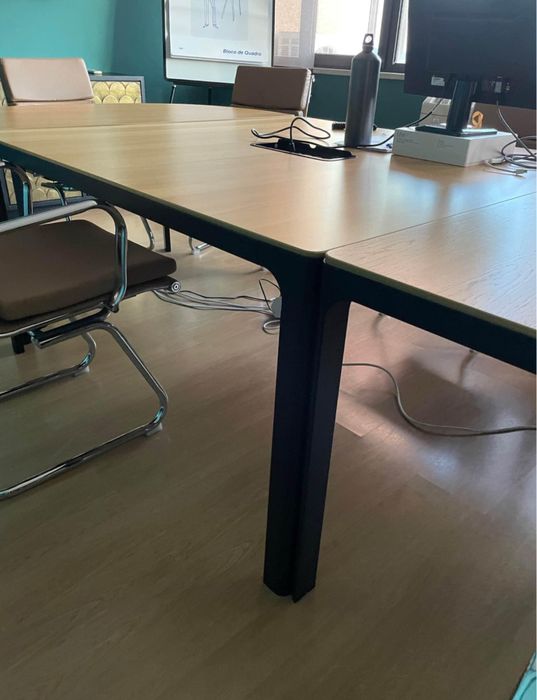 Mesa de reuniões escritório Bekant IKEA