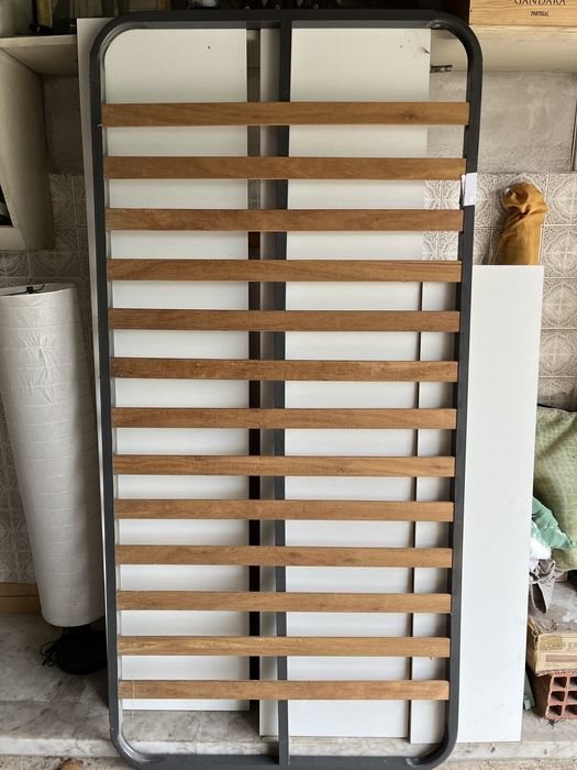 Estrado de cama de solteiro