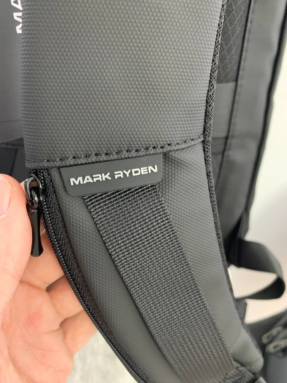 Черный портфель Mark Ryden Biz - Рюкзак для ноутбука 15.6"