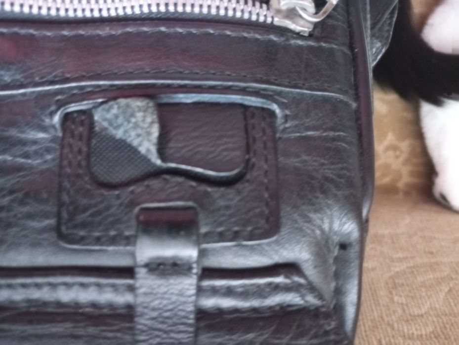 Кожаний портфель