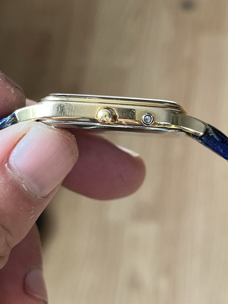 Omega de ville quarz