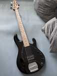Sterling Stingray Ray5 Bass czarny