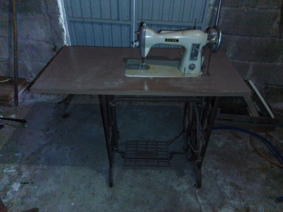 Máquina Costura Antiga GUNE