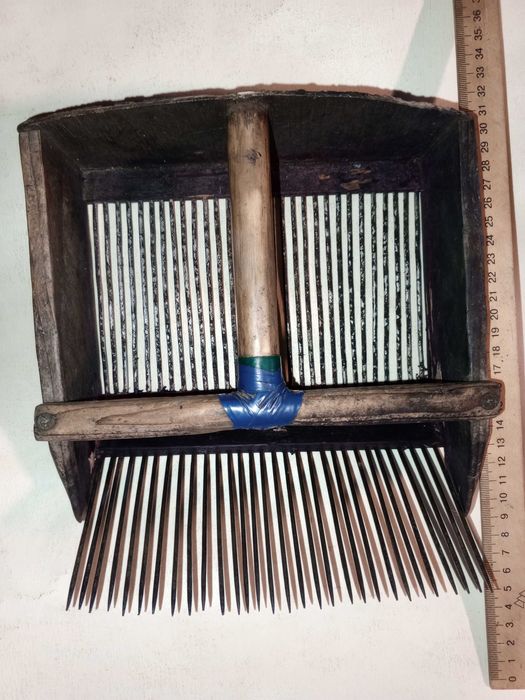 Раритет верстат для збирання ягід (чесалка).