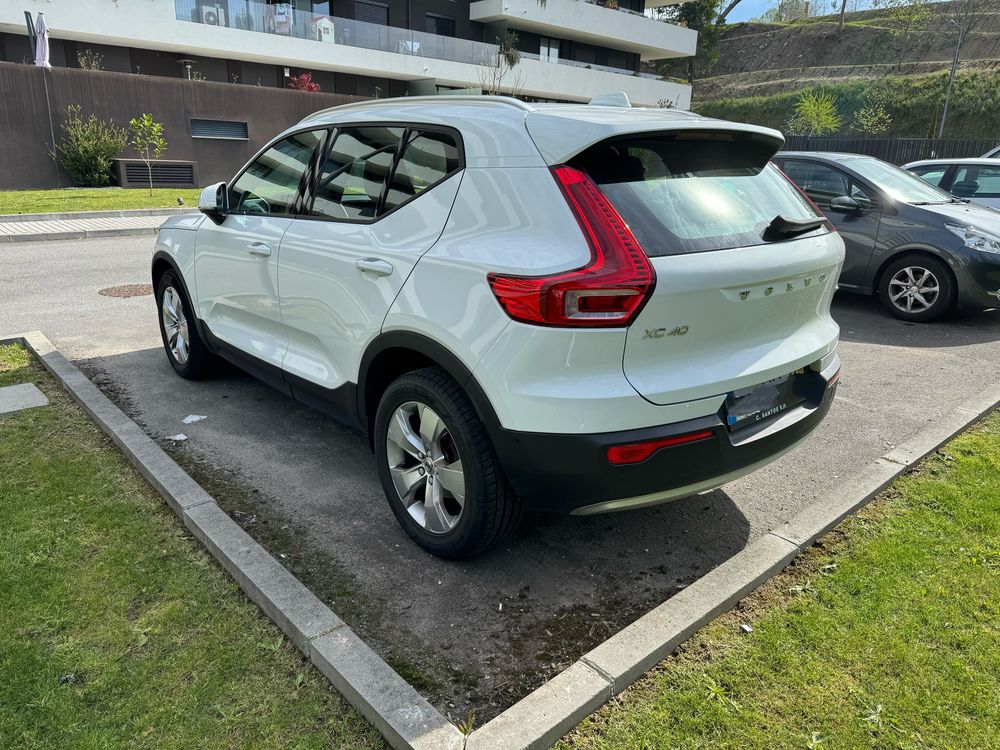 Volvo XC40 T3 Momentum Plus Tech Edition