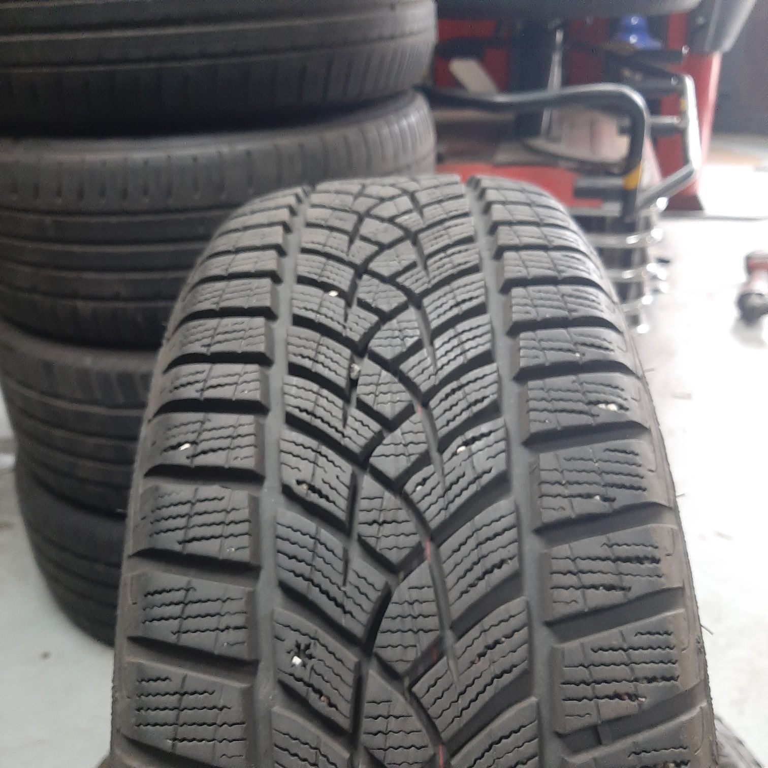 Opony Zimowe GOODYEARA 205/55R17 95V