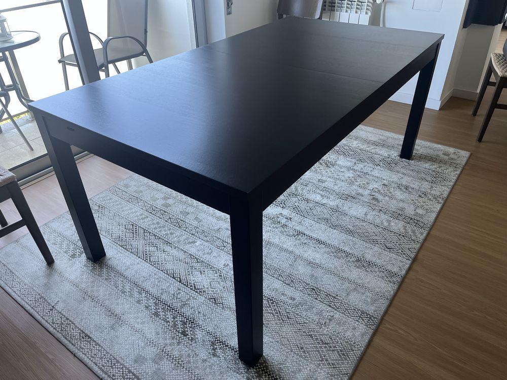 Mesa de Jantar IKEA Extensível – Design Moderno, Pronta a Usar!