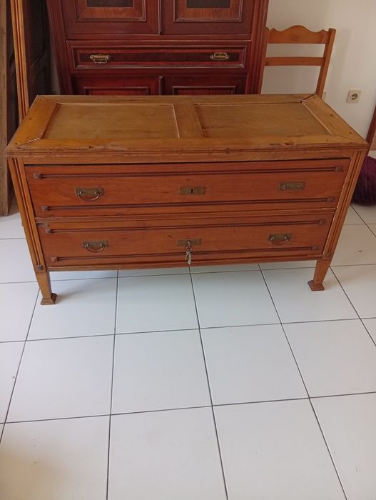 Guarda Roupa em nogueira maciça