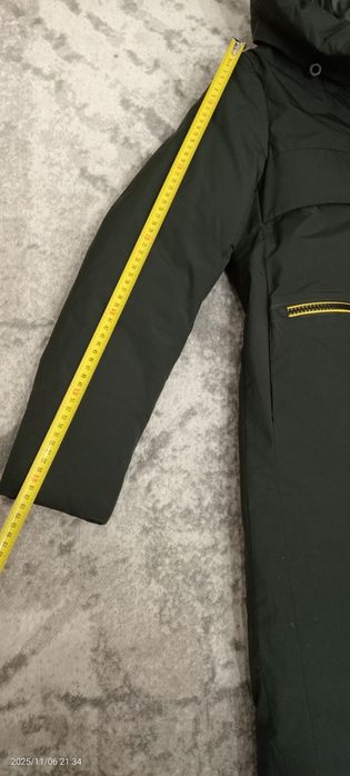 Зимовий жіночий пуховик