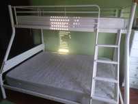 Beliche com cama de casal e cama de solteiro