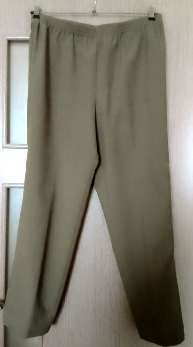 Свои фирменные брючные костюмы. Made in France, Italy. Размер 48-50.