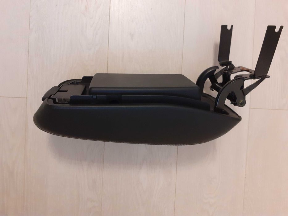 Подлокотник для Jeep Cherokee. Продам.