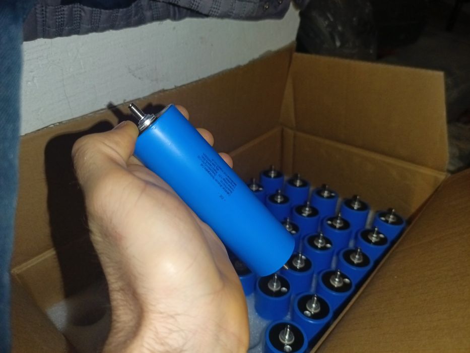 EVE 40135 20 A з навареними шпильками м6 , є бмс 8-24s , є екран .