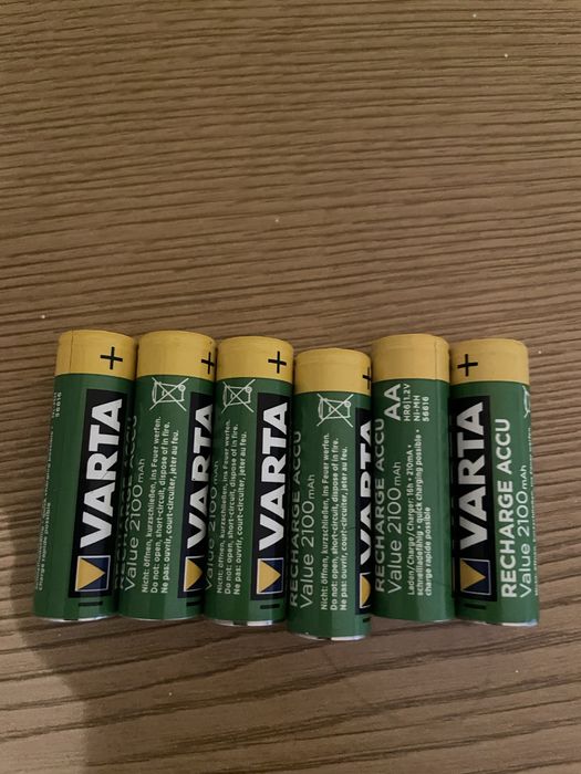 Carregador de pilhas AA e AAA