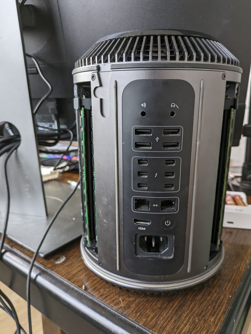 Mac Pro (Late 2013)