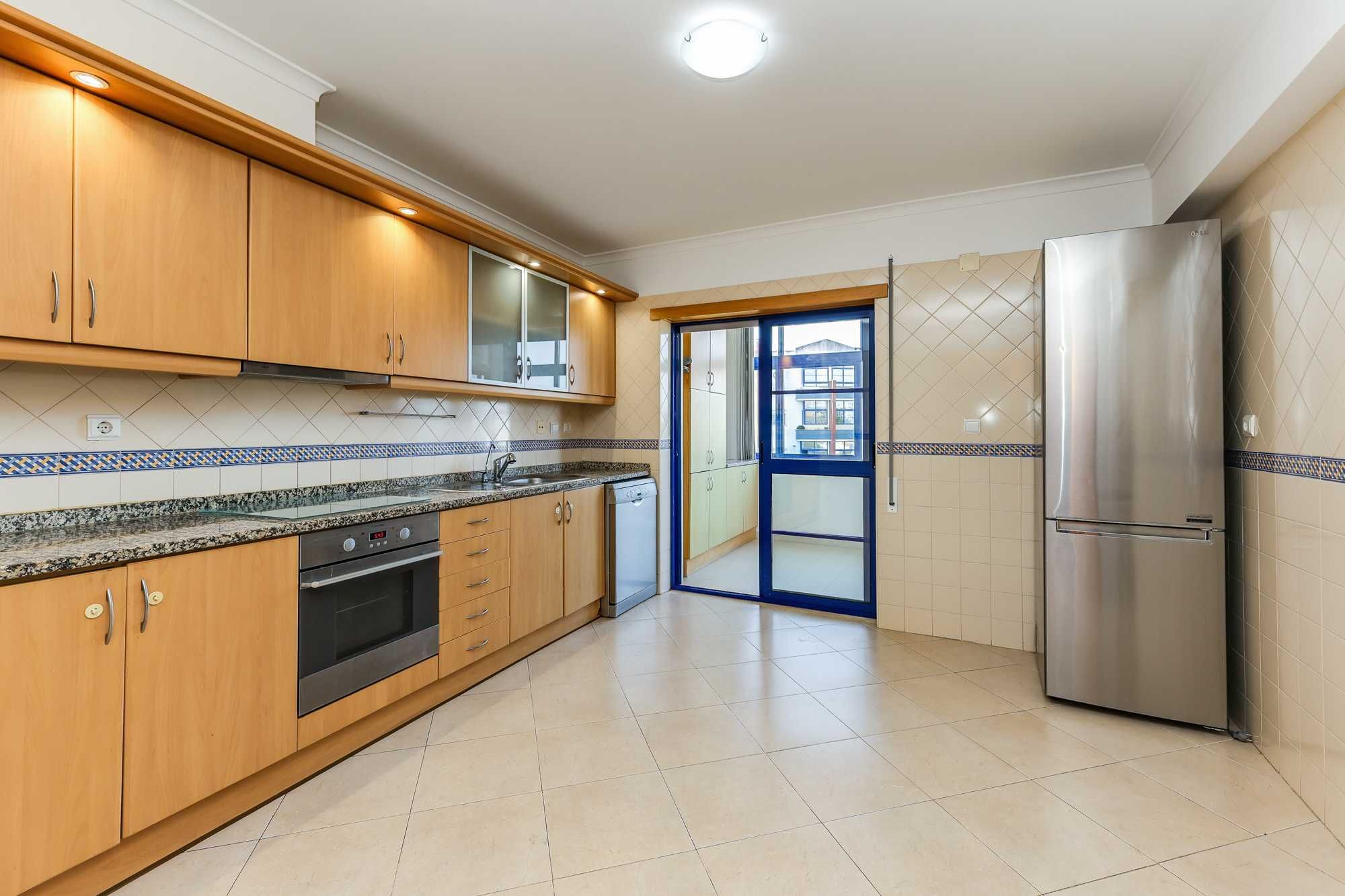 Apartamento Familiar T2 com Vista Mar na Charneca de Caparica