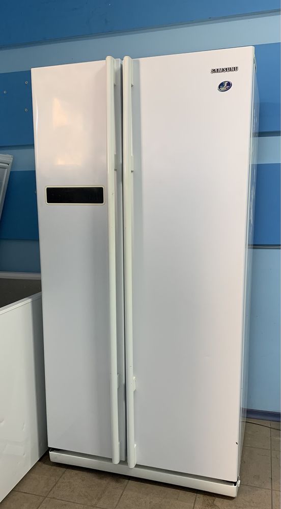 Холодильник Samsung двухдверный