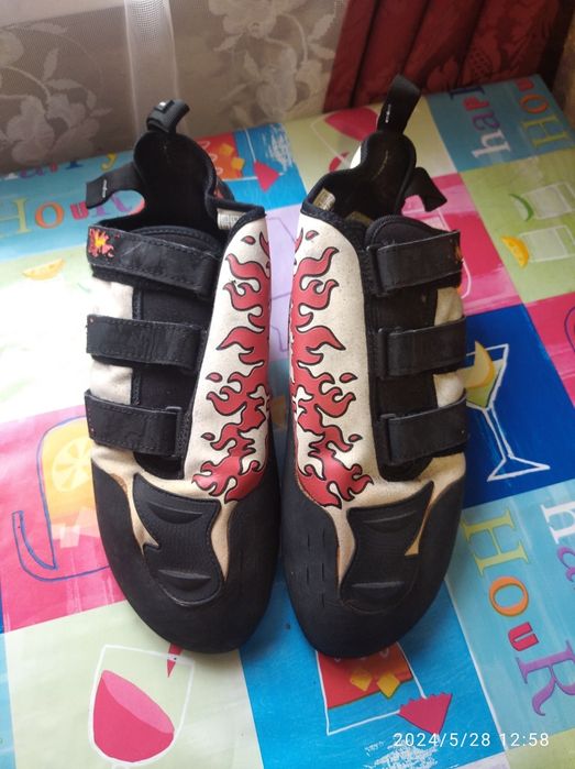 Скальні бутси   іде на 42-43розмір