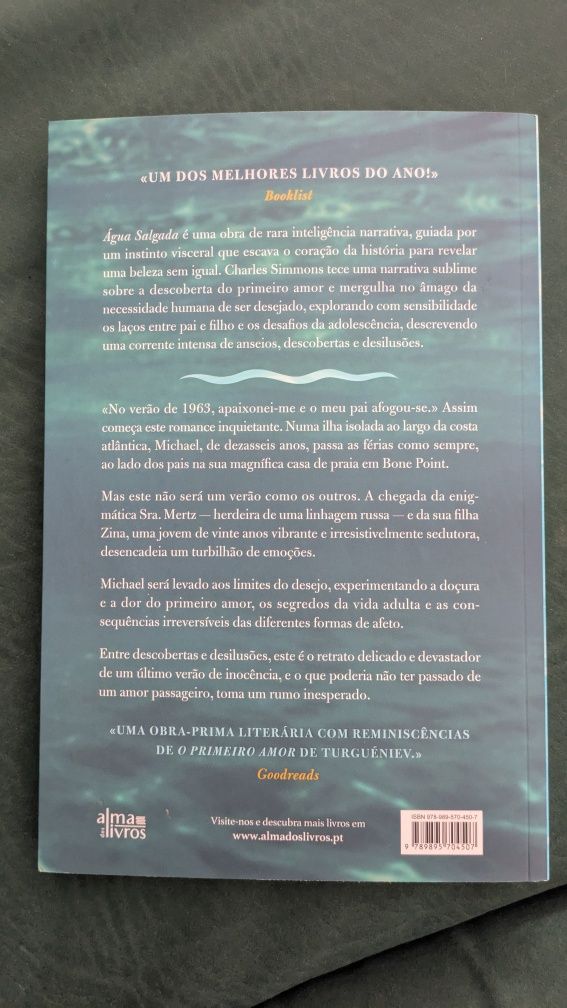 Livro ”Água Salgada” de Charles Simmons