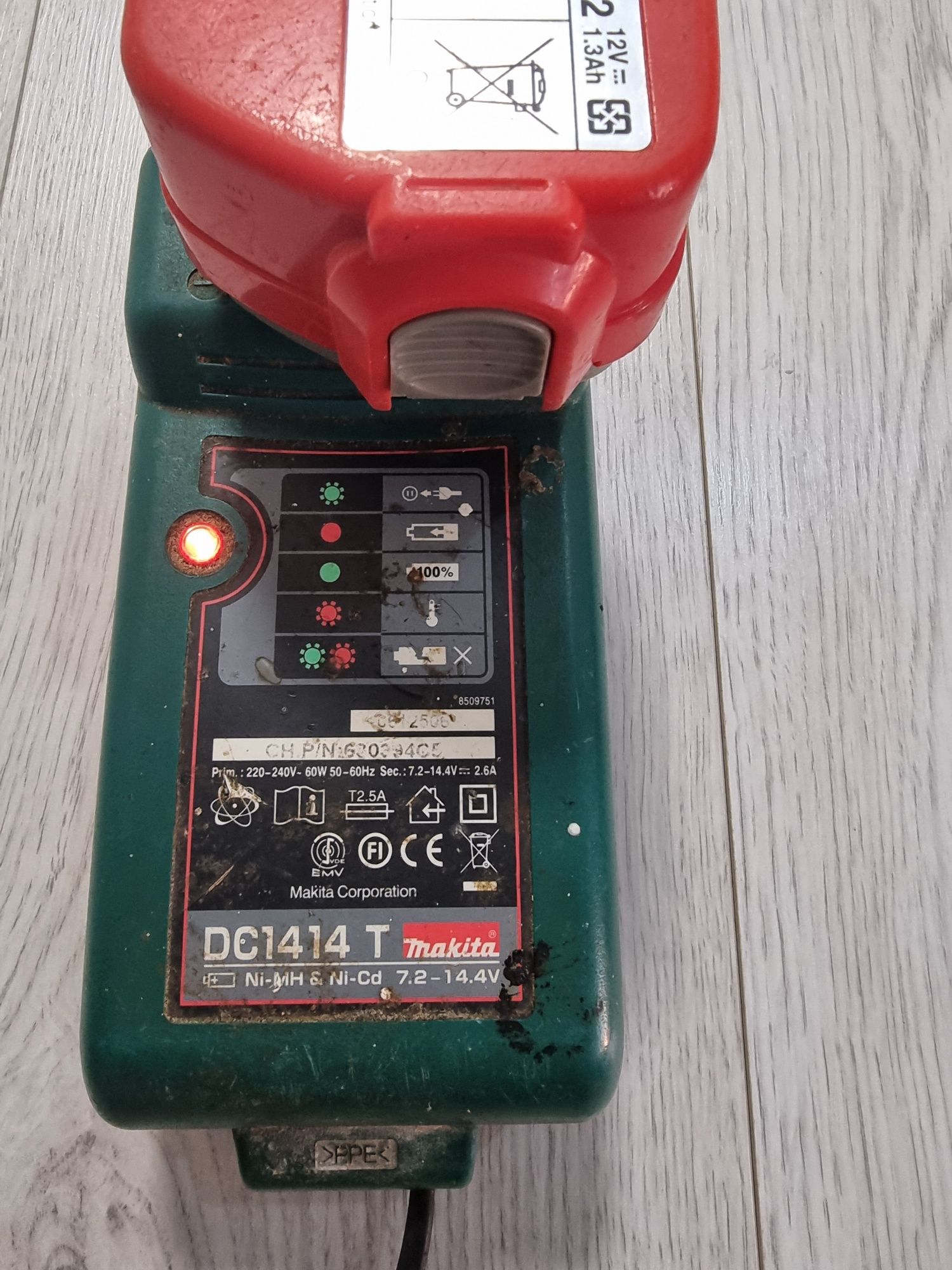 Зарядний пристрій Makita 12v