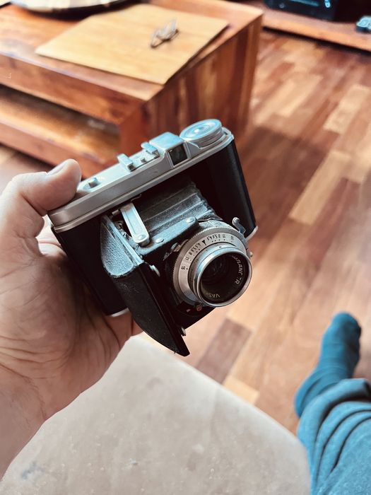 Stary aparat fotograficzny sprawny.