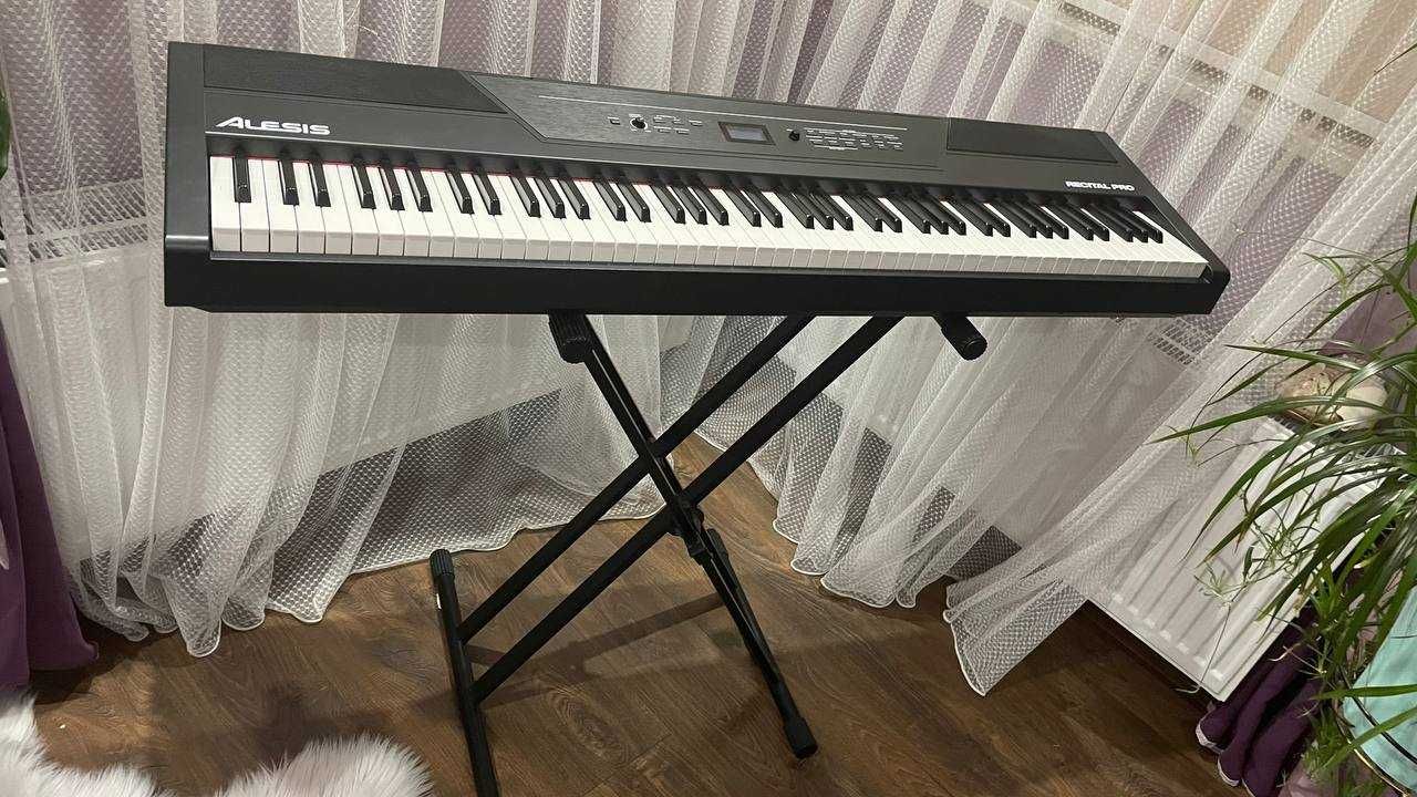 Цифрове піаніно ALESIS RECITAL PRO (чохол, педаль, підставка)