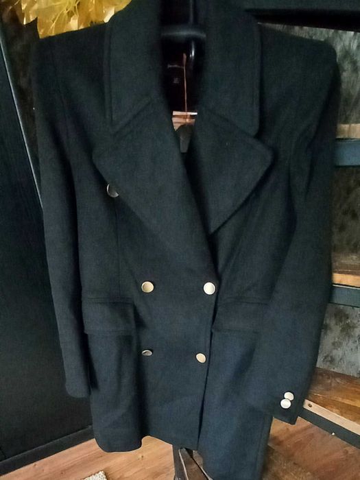 Пальто Stradivarius.