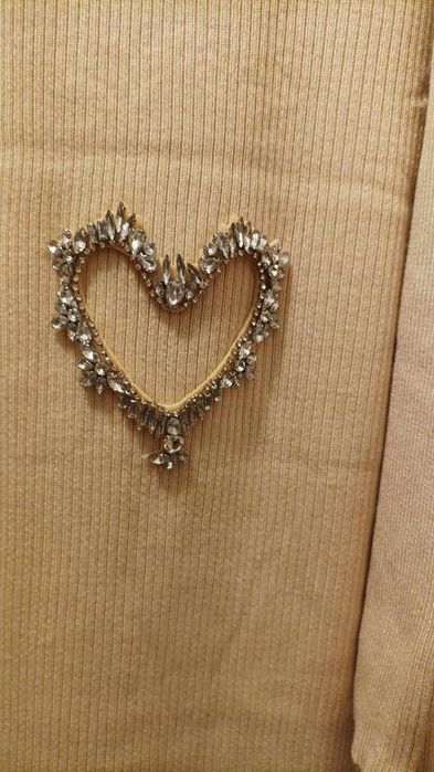 Komplet dzianinowy damski z sercem beżowy.