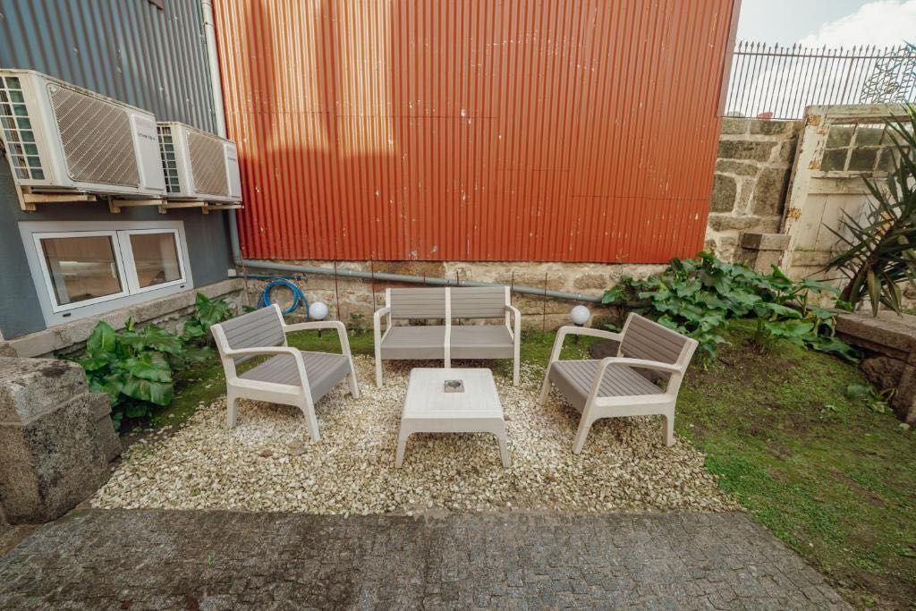 Arrendo T1 Centro do Porto - Apartamento Mobilado com Jardim