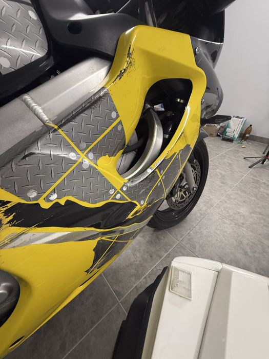 Honda cbr600 f4 2000 рік