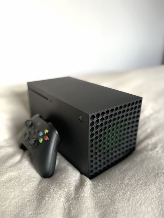 Xbox series X + pad + ładowarka