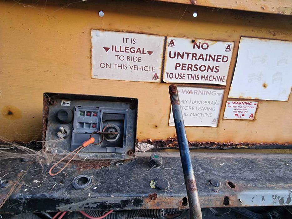 Wozidło budowlane wysoki wysyp 1t Ausa 108DA Uszkodzone FV23%