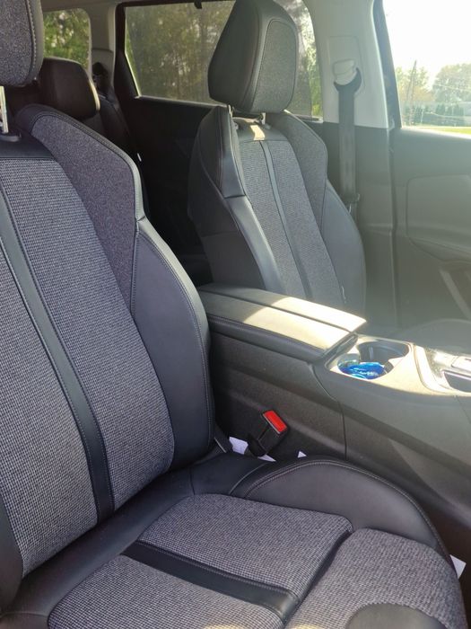 Peugeot 5008 1.6 PureTech 181 km benzyna 7 osobowy hak
