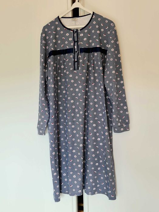 Conjunto novo de camisa de dormir e rob