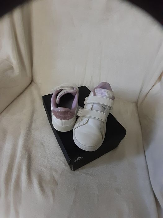 Sapatilhas adidas e skechers tamanho 25