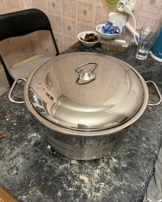 Продам кострюлю 11 литров