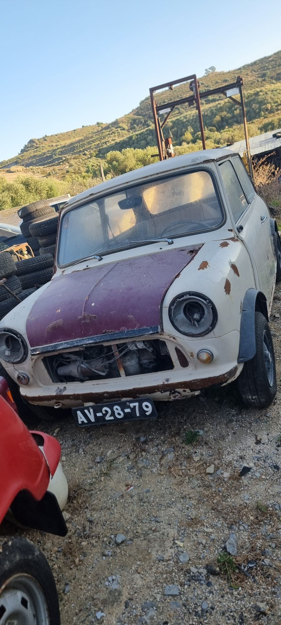 Carro antigo Mini 1000