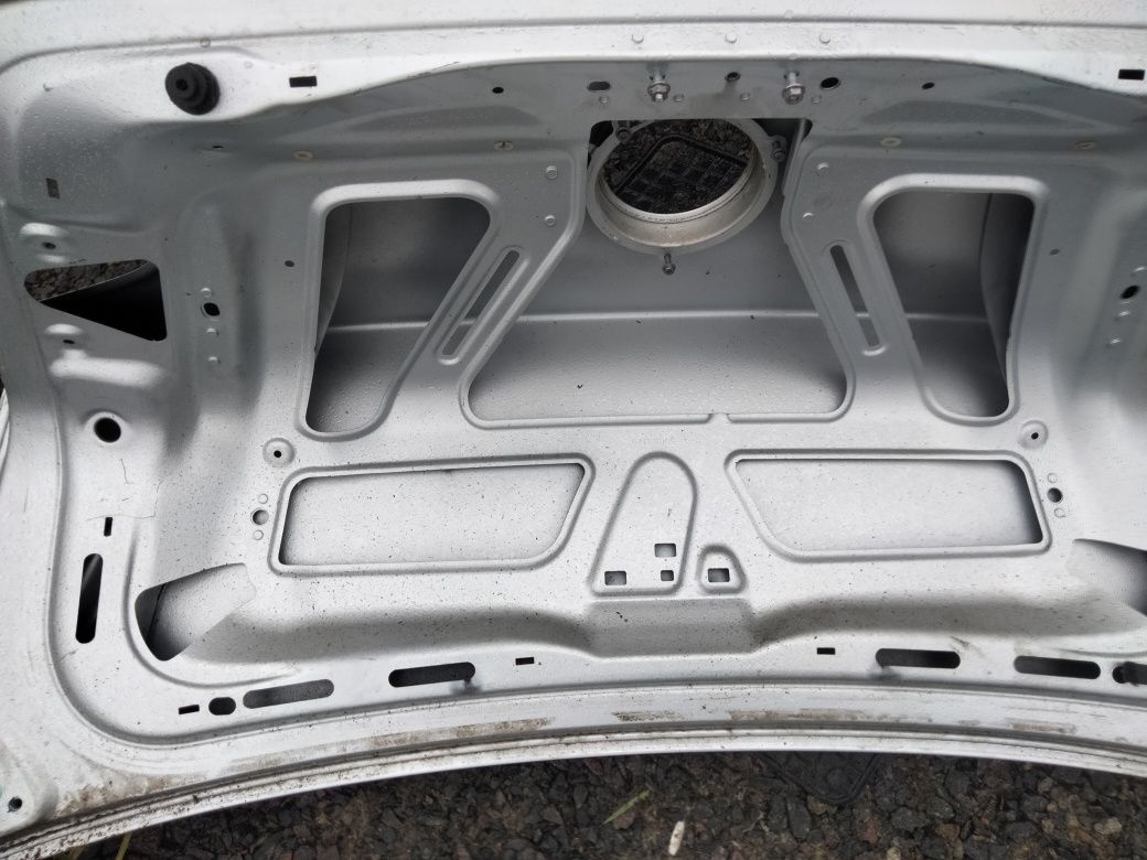 Кришка багажника Passat B6 седан