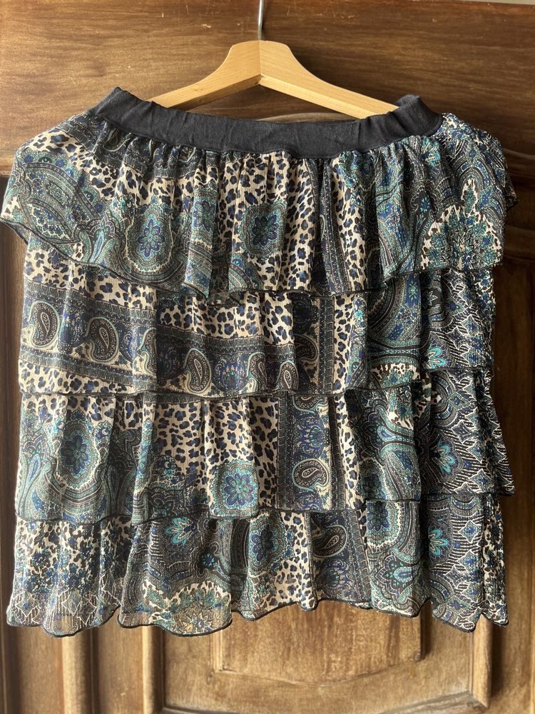 Saia de folhos. Ideal para o verao.