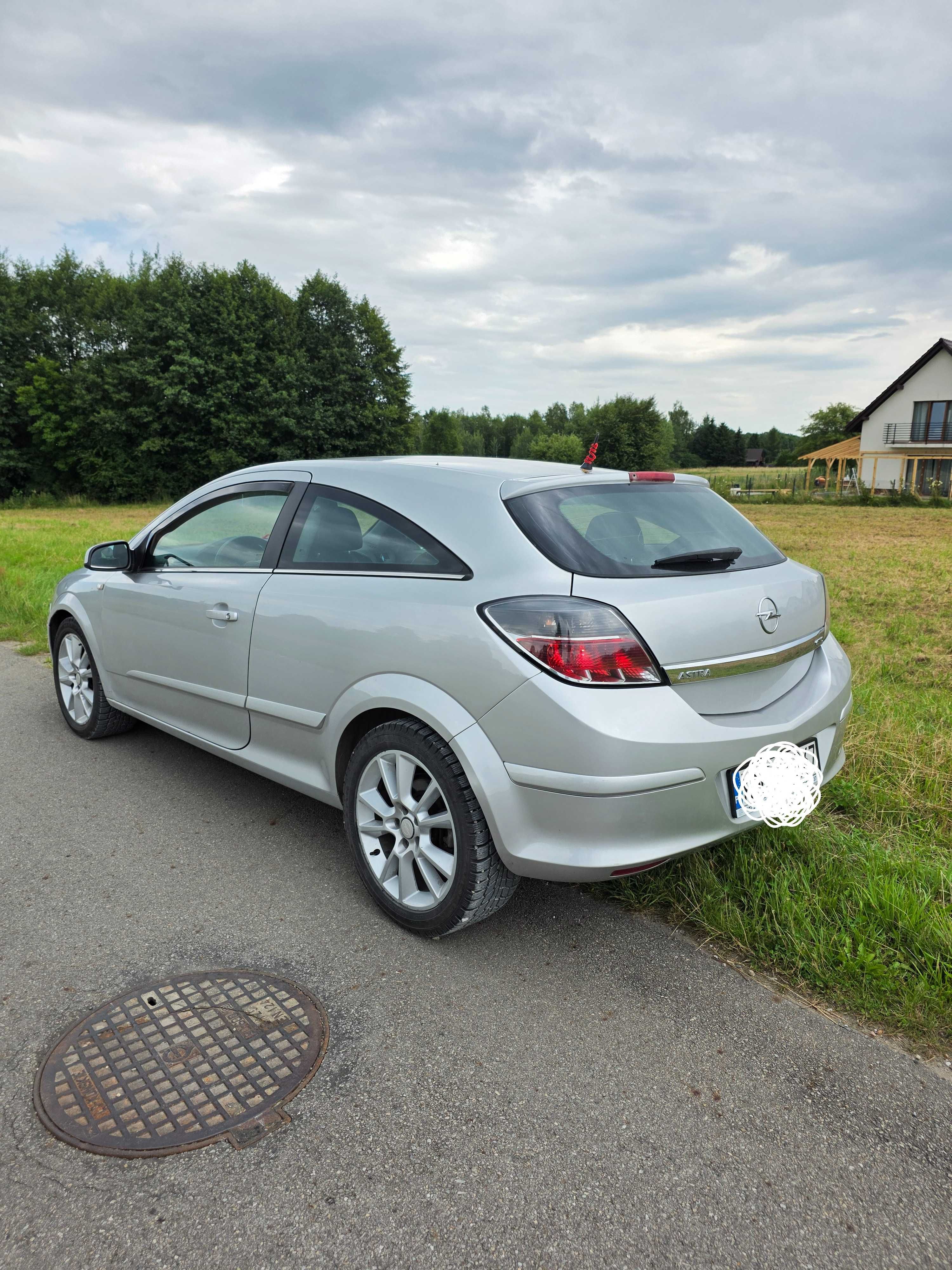 Opel Astra GTC Trzy drzwiowe