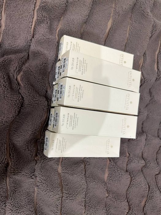 Rituals Intuitia Luminous Body Exfoliator
Освітлювальний цукровий скра