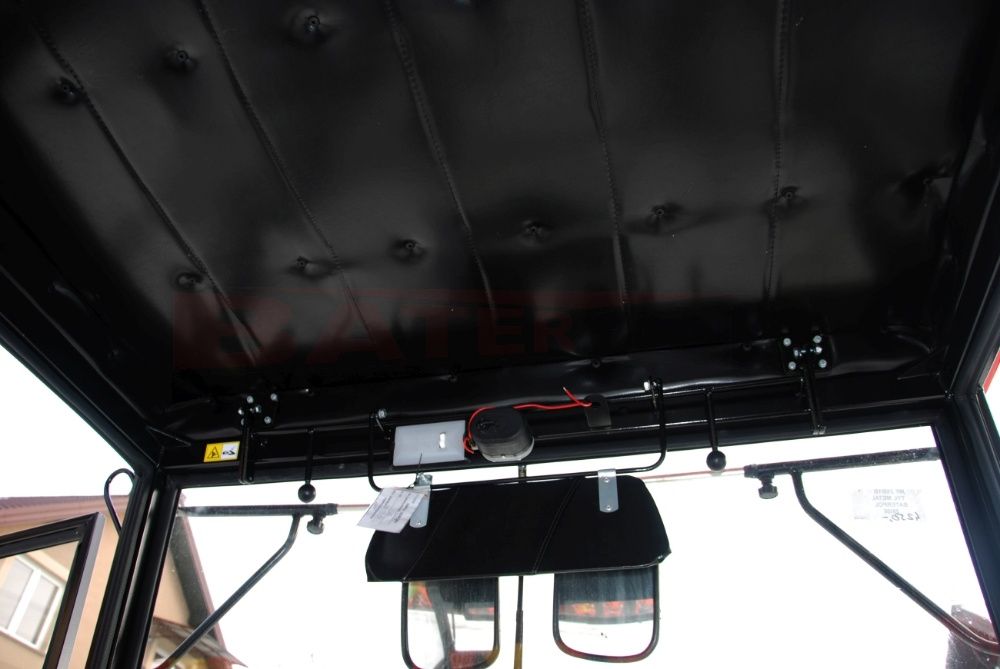 Kabina MF 255/3512 NAGLAK kanciaste błotniki