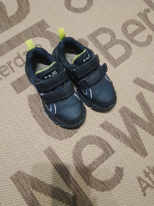 Продам кроссовки на мальчика