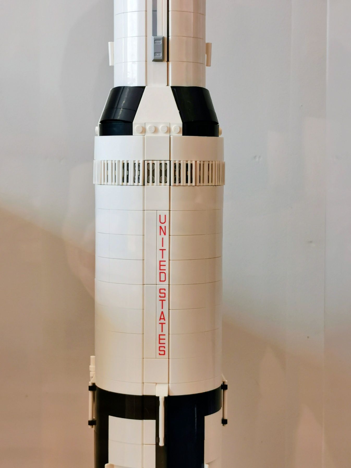 Lego Saturn V + Expositor Acrílico + Caixa e instruções originais