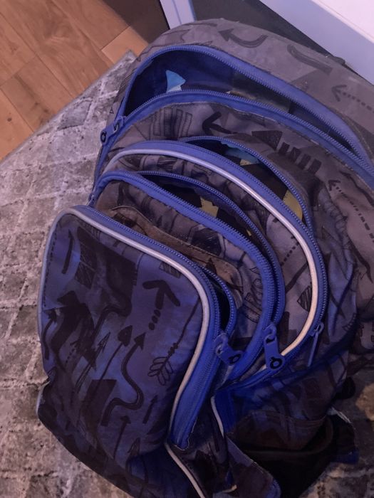 Plecak szkolny Topgal niebieski w strzałki, pojemny 4 komory